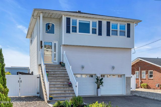 20 Lagoon Drive W, Toms River, NJ 08753