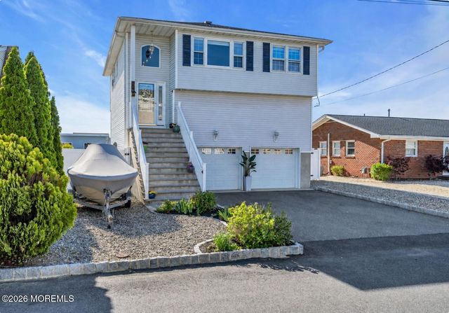 20 Lagoon Drive W, Toms River, NJ 08753