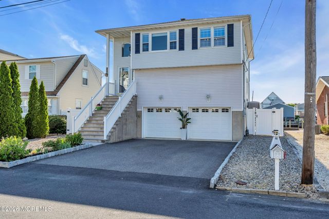 20 Lagoon Drive W, Toms River, NJ 08753