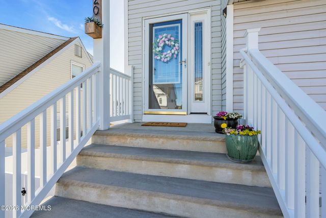 20 Lagoon Drive W, Toms River, NJ 08753