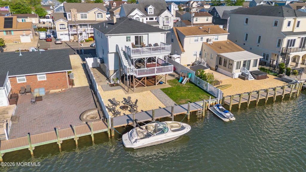20 Lagoon Drive W, Toms River, NJ 08753