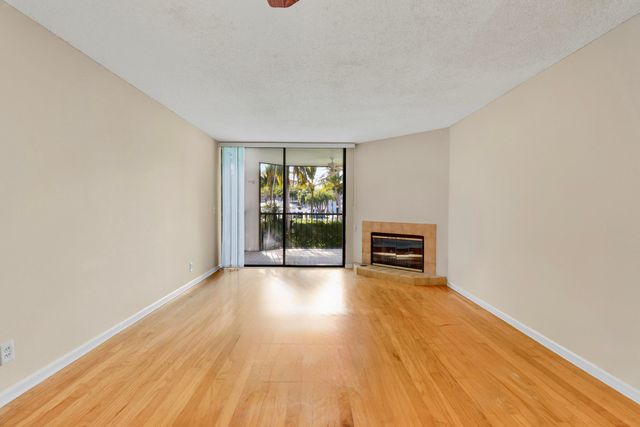 122 Bay Colony Drive N, Juno Beach, FL 33408