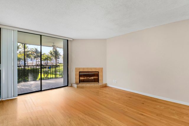 122 Bay Colony Drive N, Juno Beach, FL 33408