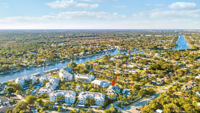 122 Bay Colony Drive N, Juno Beach, FL 33408