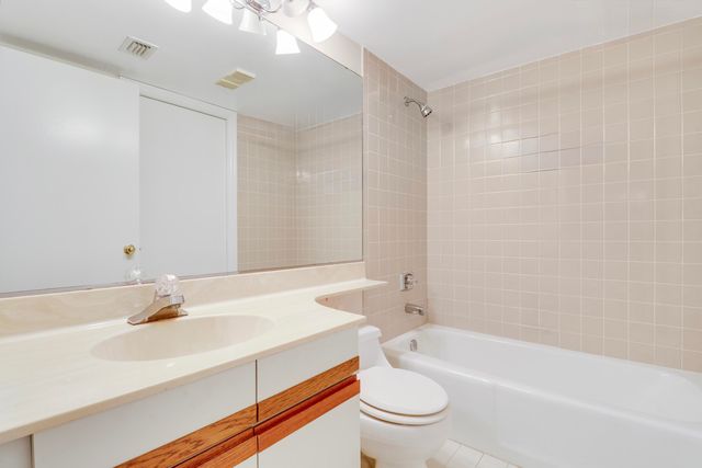 122 Bay Colony Drive N, Juno Beach, FL 33408