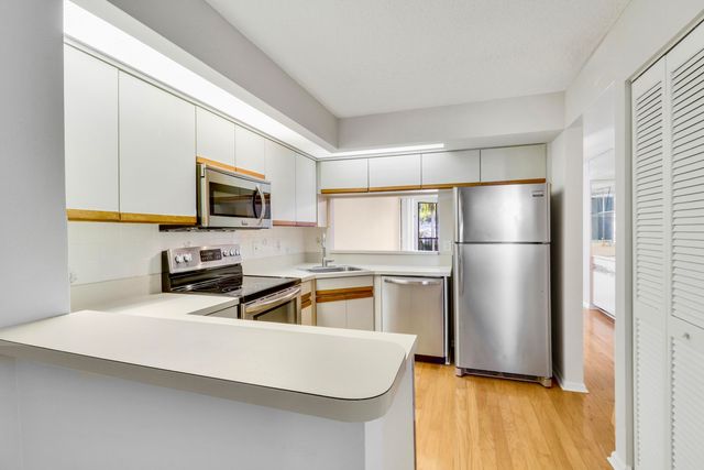 122 Bay Colony Drive N, Juno Beach, FL 33408