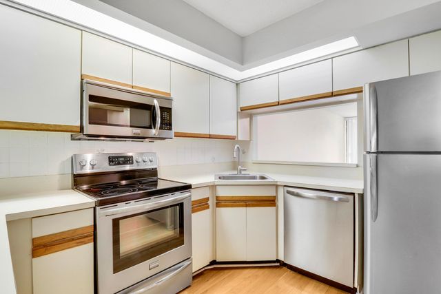 122 Bay Colony Drive N, Juno Beach, FL 33408