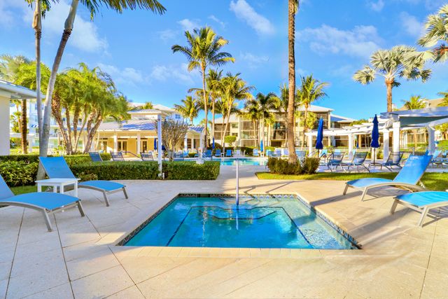 122 Bay Colony Drive N, Juno Beach, FL 33408