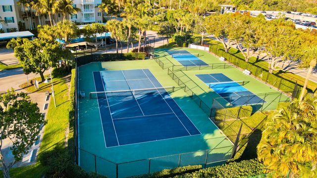 122 Bay Colony Drive N, Juno Beach, FL 33408