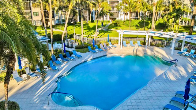 122 Bay Colony Drive N, Juno Beach, FL 33408