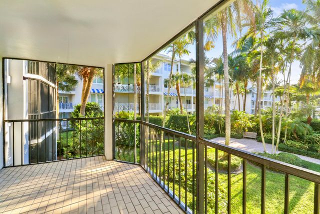 122 Bay Colony Drive N, Juno Beach, FL 33408