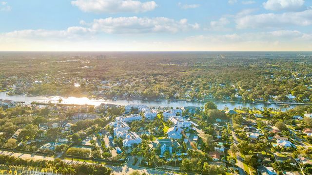 122 Bay Colony Drive N, Juno Beach, FL 33408