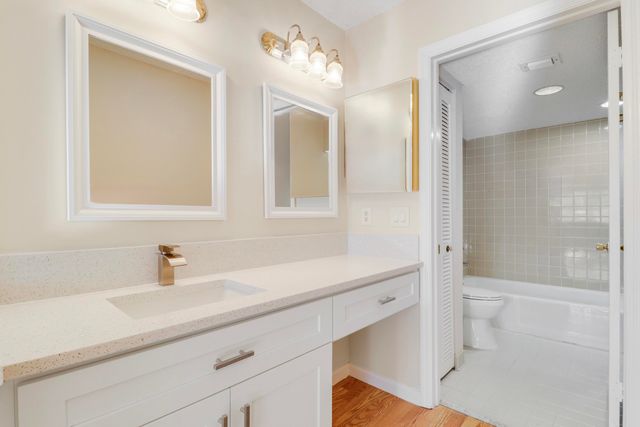 122 Bay Colony Drive N, Juno Beach, FL 33408