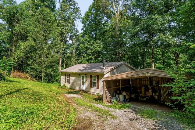 1899 Arrowhead Dr, Monterey, TN 38574