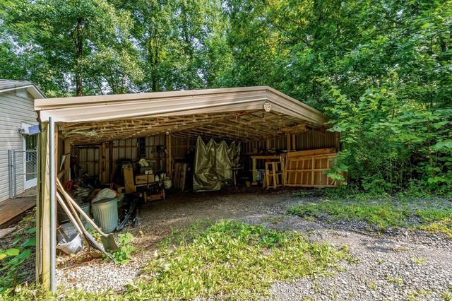 1899 Arrowhead Dr, Monterey, TN 38574