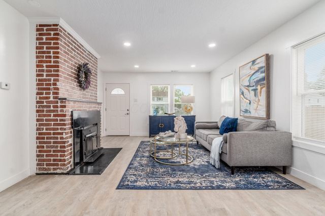 1034 E 19th Avenue, Columbus, OH 43211