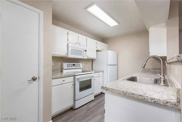 8101 West Flamingo Road 1024, Las Vegas, NV 89147