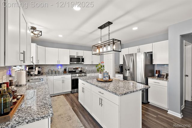 51336 Times Square Drive, Shelby Charter Township, MI 48315