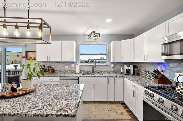 51336 Times Square Drive, Shelby Charter Township, MI 48315