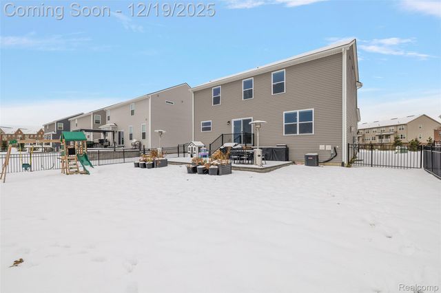 51336 Times Square Drive, Shelby Charter Township, MI 48315