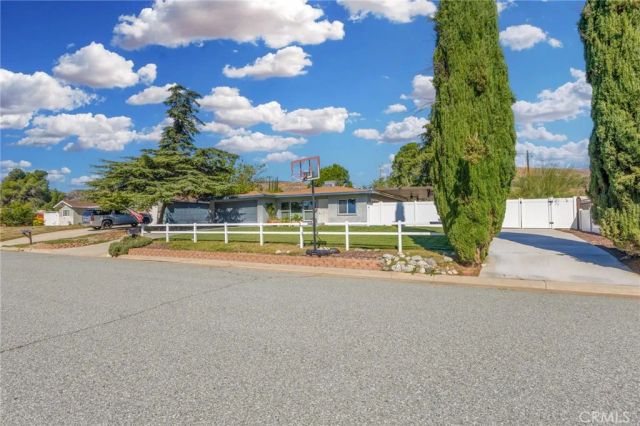 651 W King, Banning, CA 92220