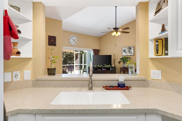 5415 ADMIRAL WAY H5-102, Oxford, FL 34484