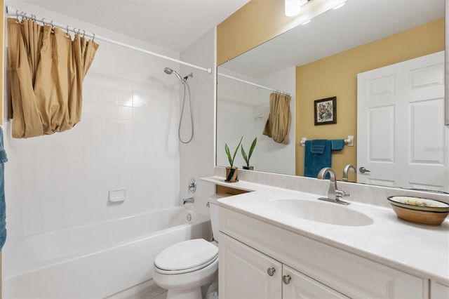 5415 ADMIRAL WAY H5-102, Oxford, FL 34484