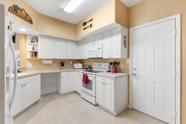 5415 ADMIRAL WAY H5-102, Oxford, FL 34484