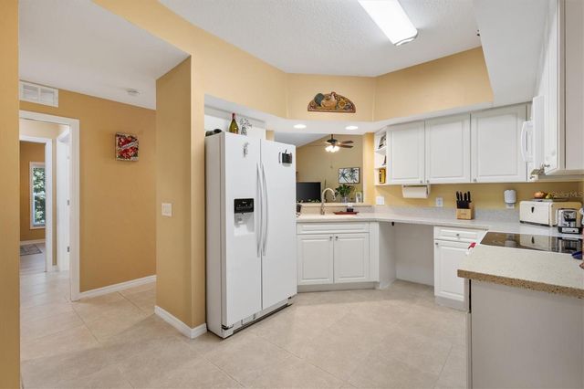 5415 ADMIRAL WAY H5-102, Oxford, FL 34484