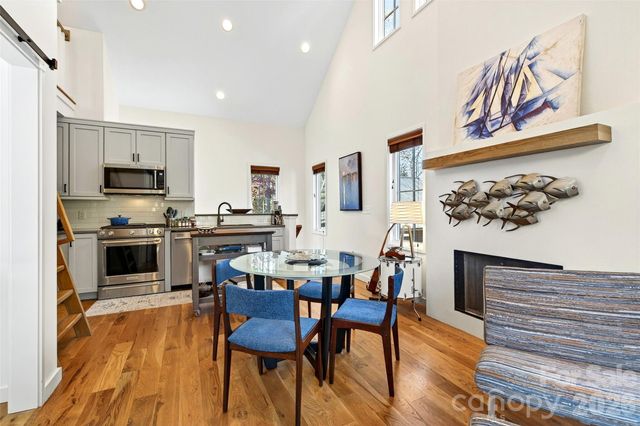 9 Fay Jones Lane, Black Mountain, NC 28711