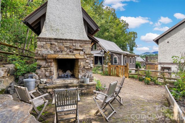 9 Fay Jones Lane, Black Mountain, NC 28711