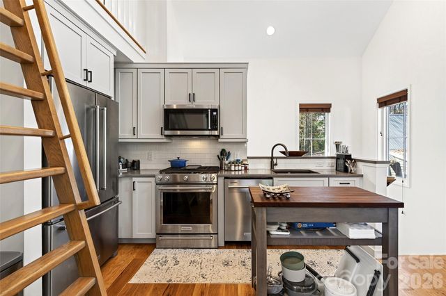 9 Fay Jones Lane, Black Mountain, NC 28711