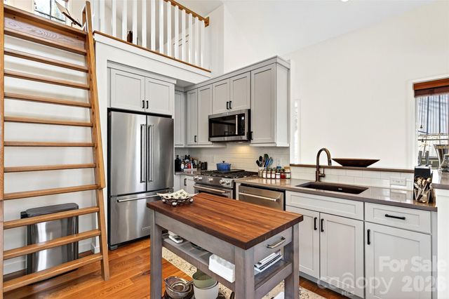 9 Fay Jones Lane, Black Mountain, NC 28711