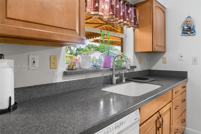 7617 NW 66th Ter, Tamarac, FL 33321