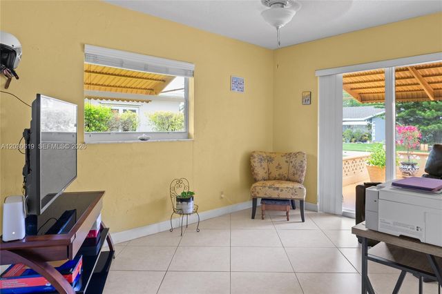 7617 NW 66th Ter, Tamarac, FL 33321