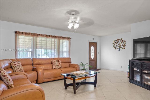 7617 NW 66th Ter, Tamarac, FL 33321