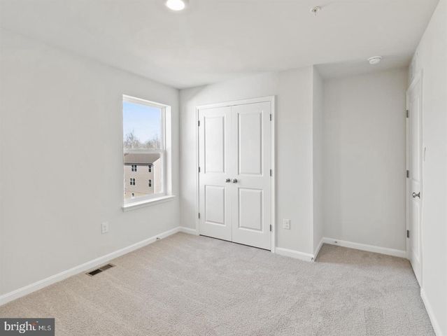 397 GATEHOUSE PL, Charles Town, WV 25414