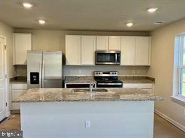 397 GATEHOUSE PL, Charles Town, WV 25414