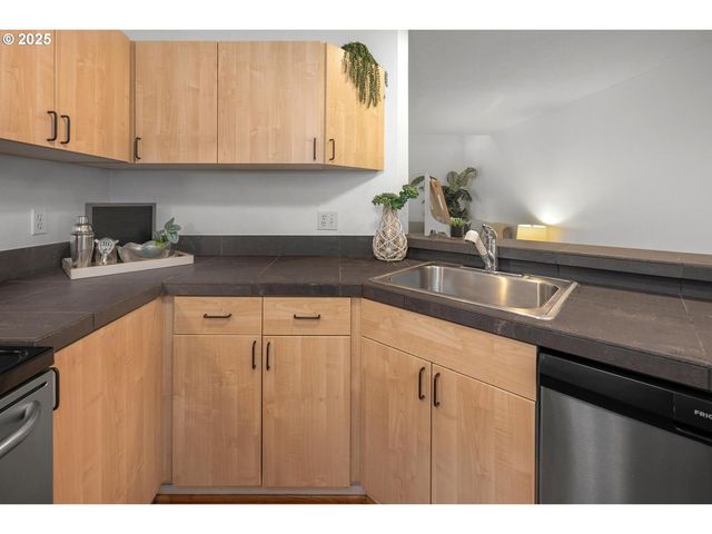 1535 Sw CLAY St 238, Portland, OR 97201
