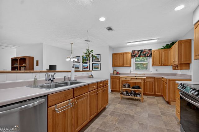 201 Moccasin Trail, Lagrange, GA 30241
