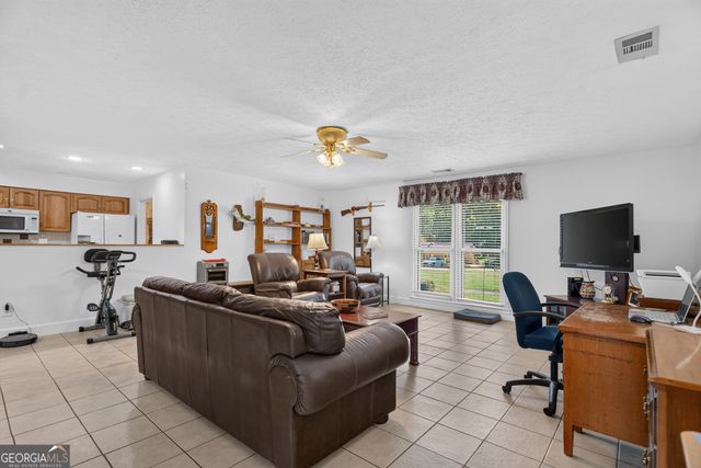 201 Moccasin Trail, Lagrange, GA 30241