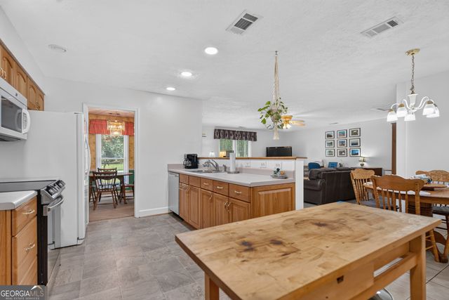 201 Moccasin Trail, Lagrange, GA 30241