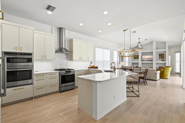 7857 WILTON CRESCENT CIRCLE, University Park, FL 34201