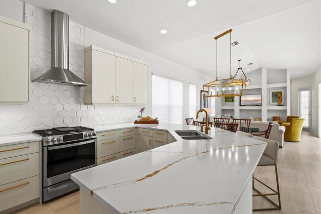 7857 WILTON CRESCENT CIRCLE, University Park, FL 34201