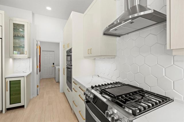 7857 WILTON CRESCENT CIRCLE, University Park, FL 34201