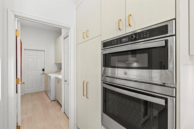 7857 WILTON CRESCENT CIRCLE, University Park, FL 34201