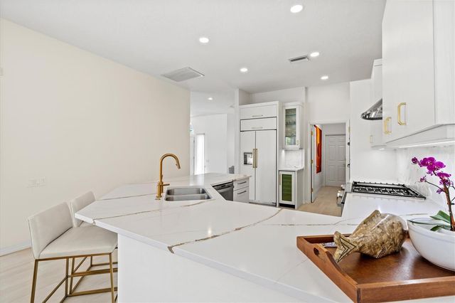 7857 WILTON CRESCENT CIRCLE, University Park, FL 34201