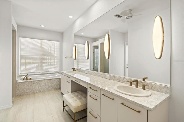 7857 WILTON CRESCENT CIRCLE, University Park, FL 34201