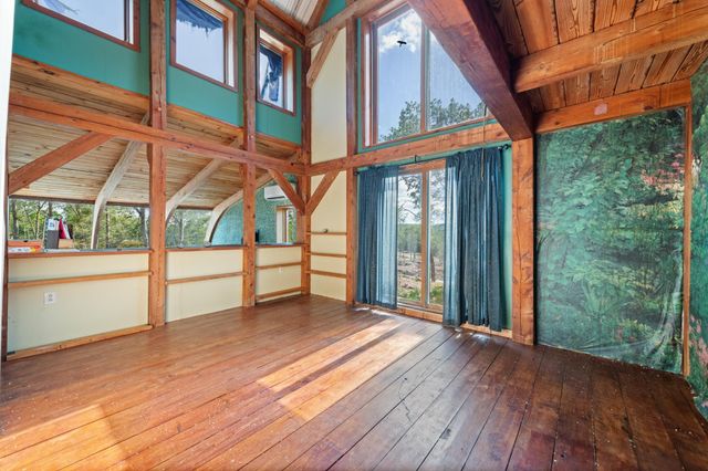 81 Disdam Road, Holderness, NH 03245