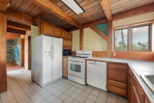 81 Disdam Road, Holderness, NH 03245
